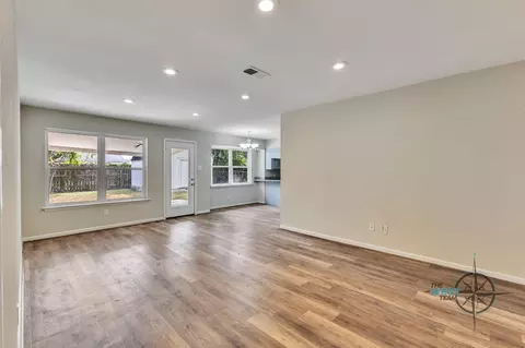 Living - 707 Hildred Ave, Conroe, TX 77303 photo 4 of 6