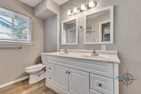 Bath - 707 Hildred Ave, Conroe, TX 77303 photo 3 of 5