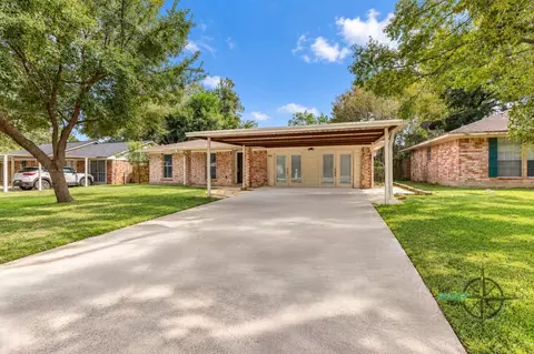 Exterior - 707 Hildred Ave, Conroe, TX 77303 photo 4 of 5