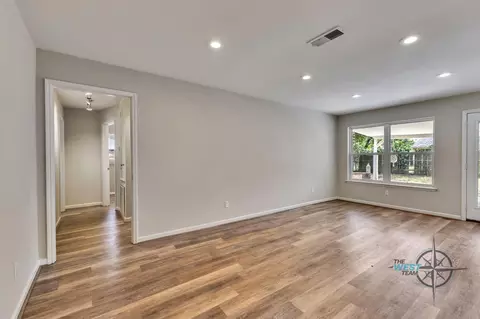Living - 707 Hildred Ave, Conroe, TX 77303 photo 3 of 6