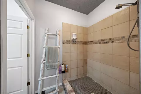 Bath - 26407 Preston Ave, Spring, TX 77373 photo 1 of 3