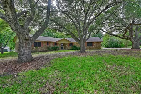 915 Farmers Rd, Brenham, TX 77833