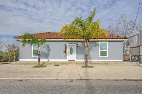 2734 Avenue D, Dickinson, TX 77539
