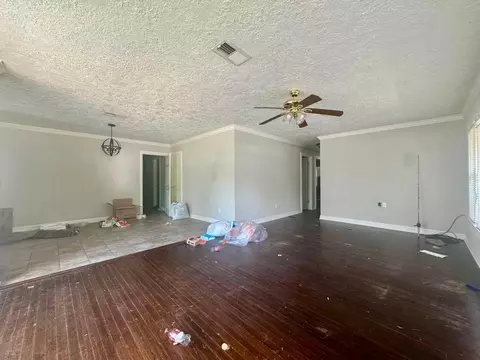 Living - 112 Cravens Dr, Silsbee, TX 77656 photo 2 of 3