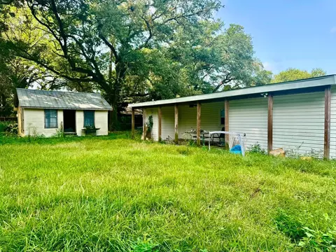 Exterior - 112 Cravens Dr, Silsbee, TX 77656 photo 5 of 6