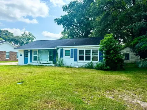 Exterior - 112 Cravens Dr, Silsbee, TX 77656 photo 2 of 6