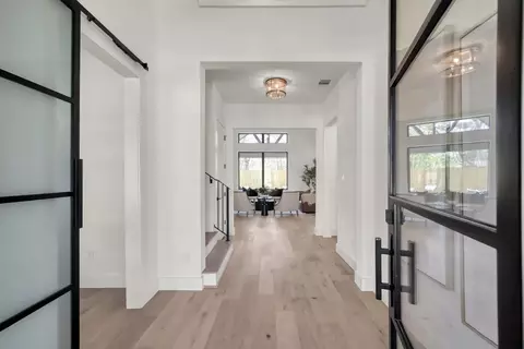 9537 Kerrwood Ln, Houston, TX 77080