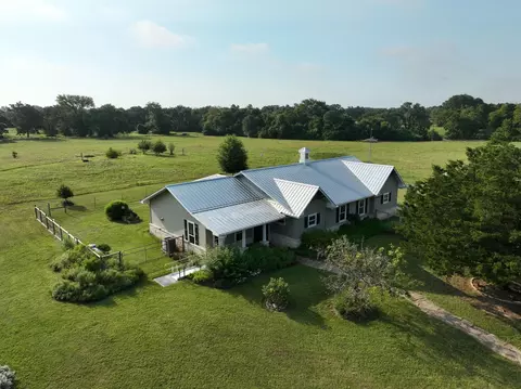28322 Mellman Rd, Hempstead, TX 77445