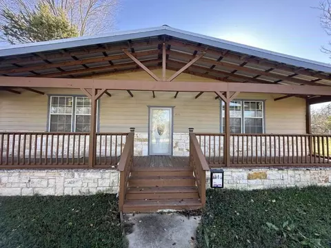 206 Grayson St, Teague, TX 75860