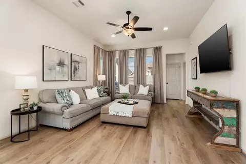 19434 Pacers Gait Ln, Tomball, TX 77377