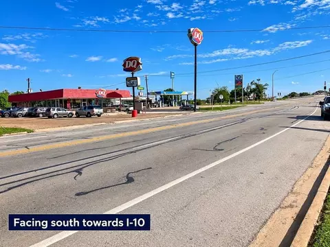 711 S Eagle St, Weimar, TX 78962 photo 2