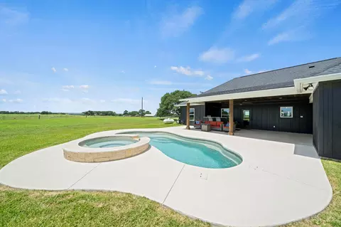 1655 Old Cuero Rd, Yoakum, TX 77995