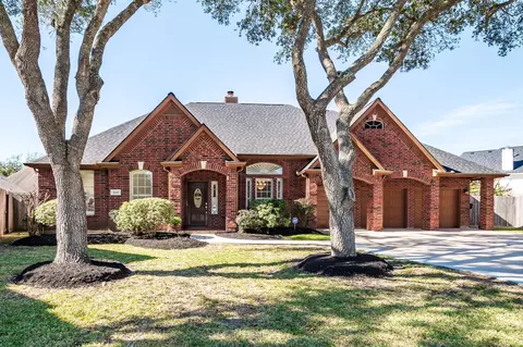 7402 Shady Arbour Ct, Pasadena, TX 77505