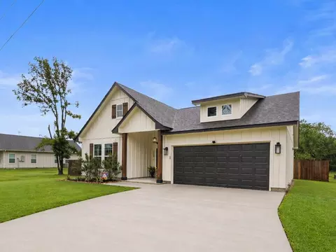 125 Ellis Ln, West Columbia, TX 77486