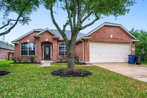 548 Small Cedar Dr, League City, TX 77573