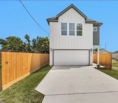 8214 Cowart St, Houston, TX 77029