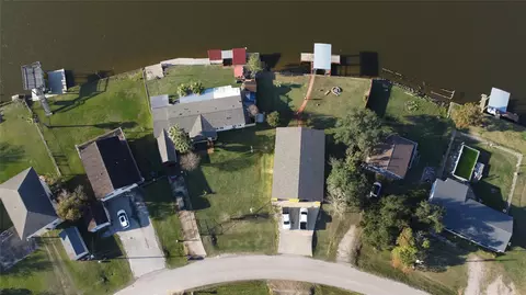 627 Port Rd, Angleton, TX 77515