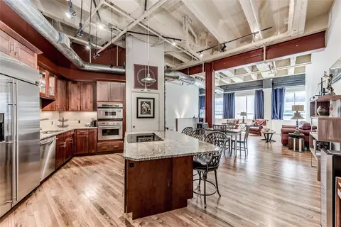 705 Main St #215, Houston, TX 77002