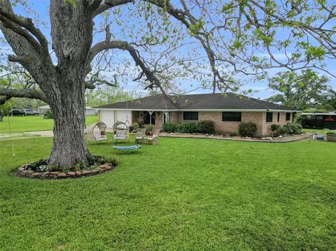 112 County Road 152, Bay City, TX 77414