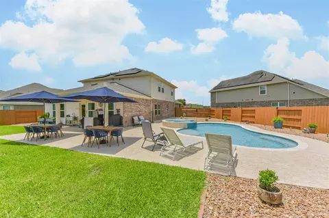 2501 Staplewood Springs Dr, Houston, TX 77089