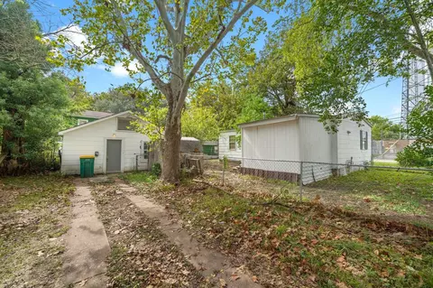 404 N 7th St, Baytown, TX 77520