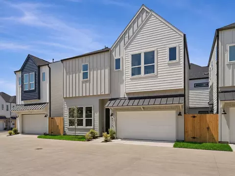 8914 Sunshine Laverne Ln, Houston, TX 77080