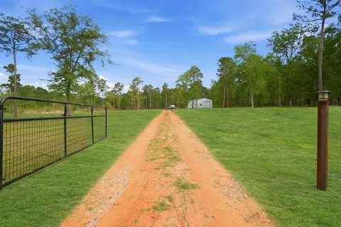 446 Hanson Rd, Onalaska, TX 77360