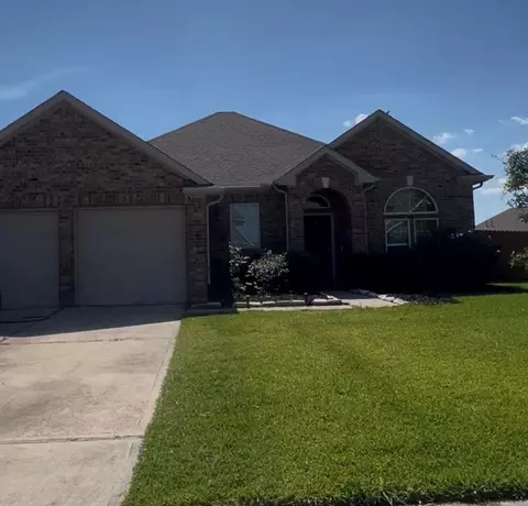 9515 Taylor Ln, Mont Belvieu, TX 77523