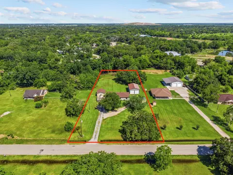 425 Rymal Rd, Alvin, TX 77511