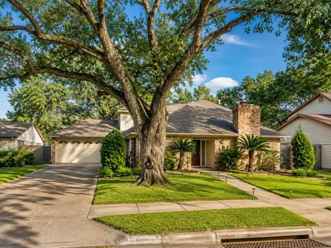 114 Camellia St, Sugar Land, TX 77478