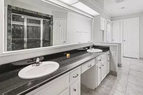 Bath - 16118 Hexham Dr, Spring, TX 77379 photo 2 of 4