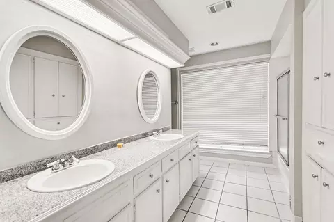 Bath - 16118 Hexham Dr, Spring, TX 77379 photo 1 of 4