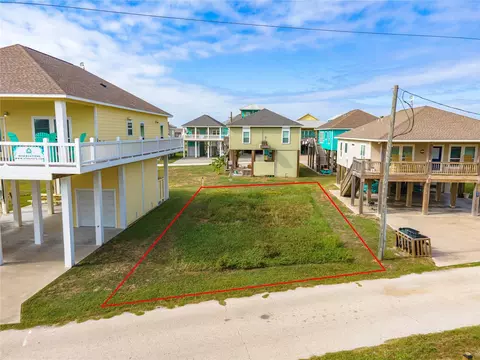 955 Fisherman Dr S, Crystal Beach, TX 77650