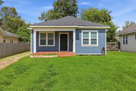 6657 Washington St, Groves, TX 77619