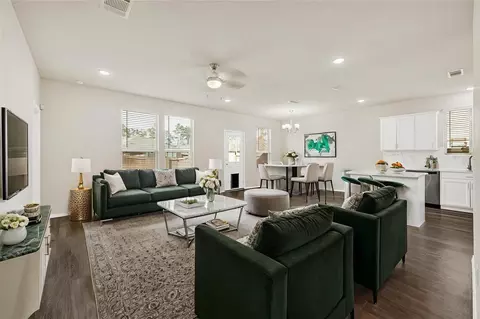 2210 Timberland Country Ct, Conroe, TX 77304