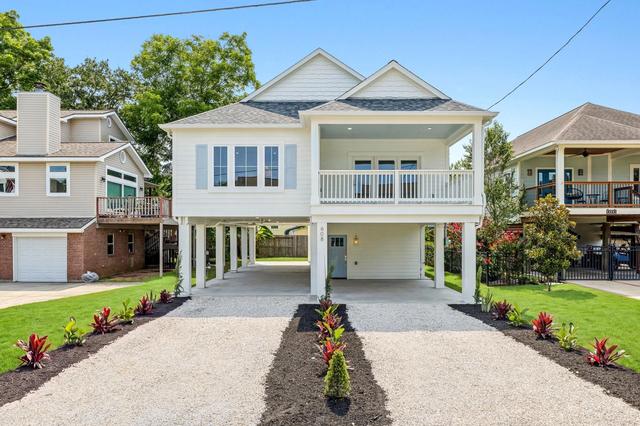 608 Oak Rd, Clear Lake Shores, TX 77565