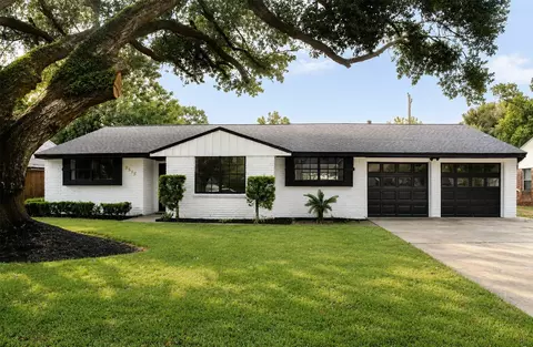 9515 Highmeadow Dr, Houston, TX 77063