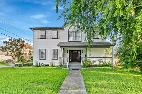 4401 Holt St, Bellaire, TX 77401