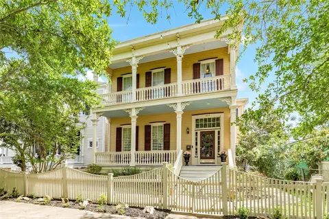 1823 Sealy St, Galveston, TX 77550