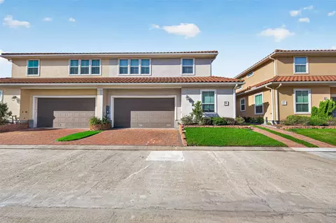 9 W Oaks Dr, Houston, TX 77058