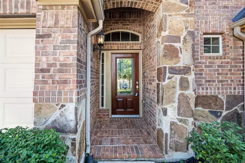 2411 Linden Bluff Ct, Sugar Land, TX 77479