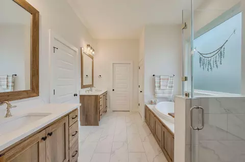 Bath - 4357 Fox River Ln, Bryan, TX 77802 photo 3 of 4