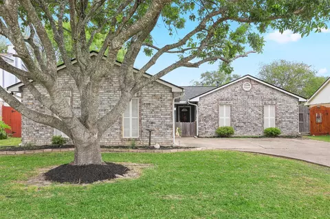 10915 Pecan Dr, La Porte, TX 77571