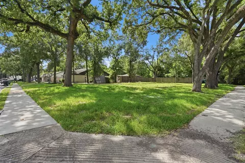 6235 Queenswood Ln, Houston, TX 77008