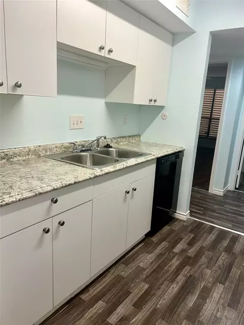3220 69th St #B4, Galveston, TX 77551