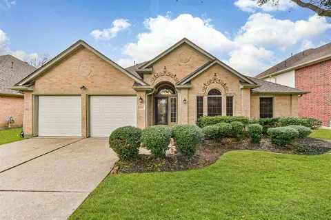 153 Greenridge Cir, League City, TX 77573