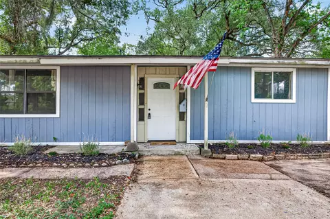 804 Azalea St, Lake Jackson, TX 77566