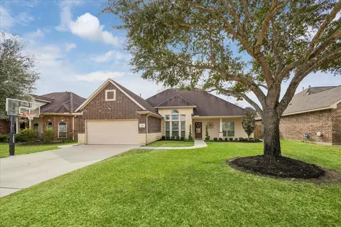 219 Village Dr, Sealy, TX 77474