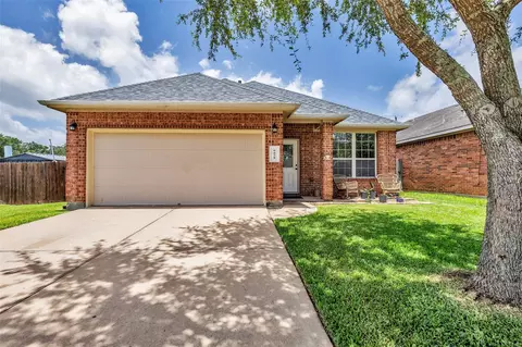 6658 Hawkins Hill Ln, Dickinson, TX 77539