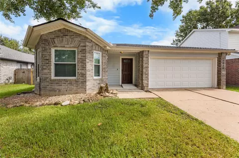 1735 Oak Ridge Dr, Kemah, TX 77565